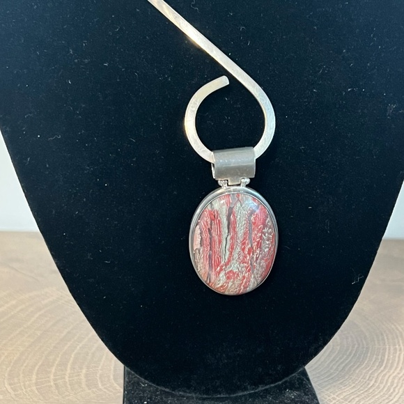 EXEX 925 Sterling Silver Modernist Collar Necklace w/ Red Stone Pendant - Picture 2 of 5